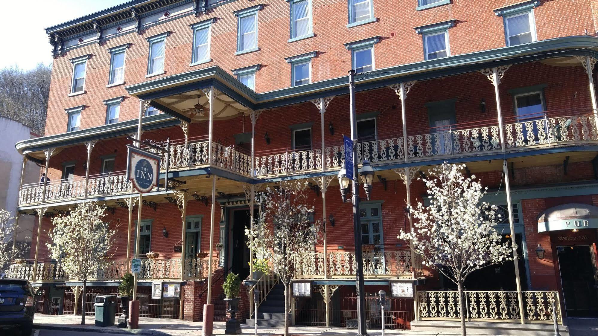 The At Inn 3*